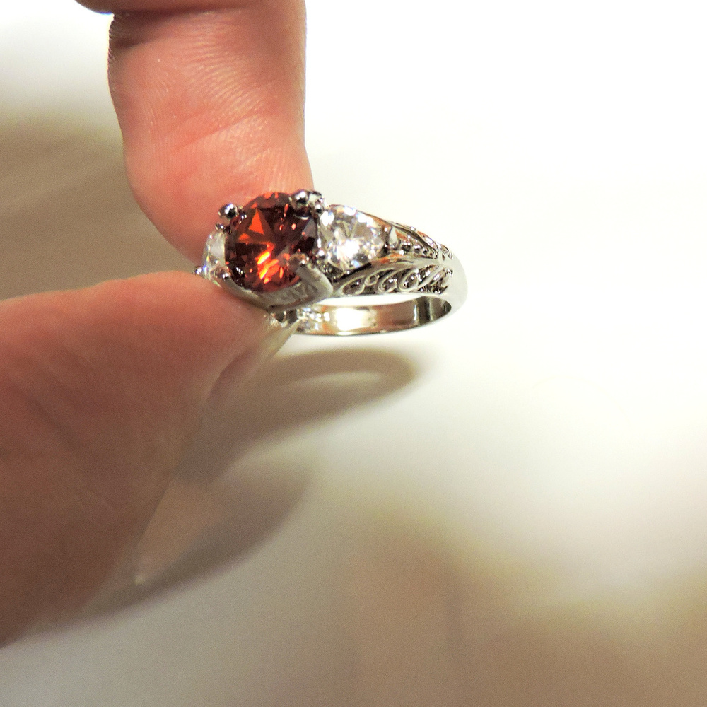 NWOT  Ladies red rhinestone Ring sz 7   925 Silver..  ..  r37